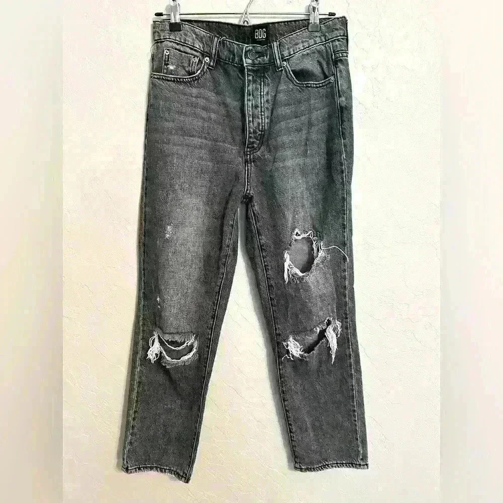 BDG by Urban Outfitters Slim Straight Destroyed Jeans in Black Size 27